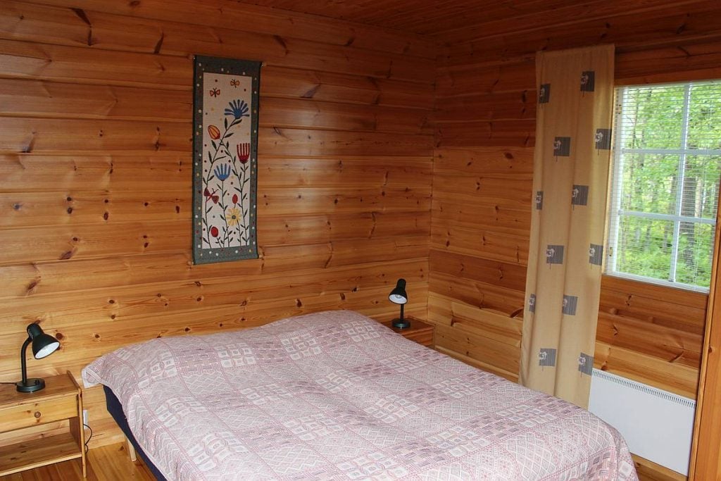 mokki-cottage-4-vaatehuone-bedroom